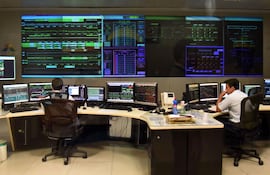 la-sala-de-control-central-de-la-hidroelectrica-binacional-itaipu-donde-se-registra-el-trabajo-de-las-20-unidades-generadoras-10-en-la-frecuencia-220333000000-1416092.jpg