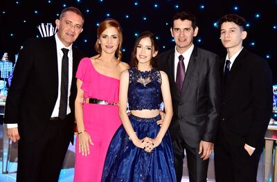 La quinceañera con sus padres Mario Fernández y Teresa Maldonado, y sus hermanos Alfredo y Santiago Maldonado.