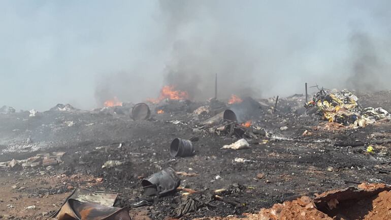 Continúan los trabajos para liquidar el fuego en Cateura.