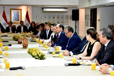 Reunión de periodistas con el equipo de la Cancillería.