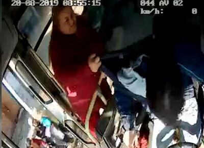 Días atrás, una pasajera de la Línea 96 trató de muy mala manera al conductor, ya que éste se negó a bajarla en un sector donde no estaba permitido parar.