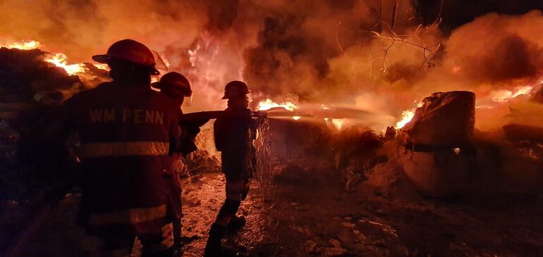 Incendio en  planta recicladora de Capiatá.
