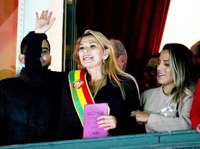Jeanine Áñez, de 52 años, es la segunda mujer en ocupar la presidencia en Bolivia, en tiempos de agitación social tras la renuncia y salida del país del exgobernante Evo Morales.