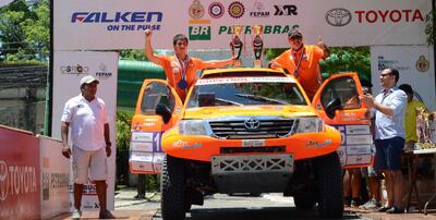 Los ganadores del Desafío Ñeembucú y campeones de la temporada, Blas Zapag (p) y Juan José Sánchez en la premiación.