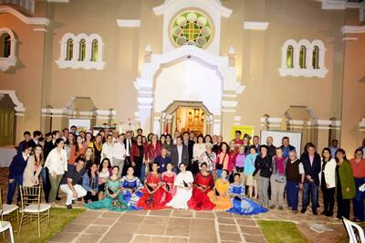 Participantes del acto de presentación oficial del producto turístico que se realizó el sábado a la noche en la explanada del templo de San Ignacio.