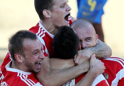 Jugadores de Rusia celebran tras ganar a Brasil, campeón defensor, en cuartos de final de la Copa Mundial de Fútbol Playa Paraguay 2019. Hoy miden a Italia, por un lugar en la final. Foto: EFE