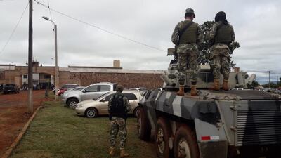 Tras la huida de los criminales del PCC,  nuevamente instalaron un destacamento militar frente mismo al reclusorio.