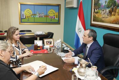 La senadora Lilian Samaniego se reunió hoy con al contralor general Camilo Benítez / Gentileza.