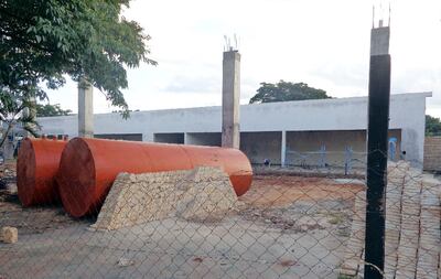 Este tipo de tanques de combustibles no es el recomendado,  pues debe ser ecológico, doble pared, con cañerías PED, etc.