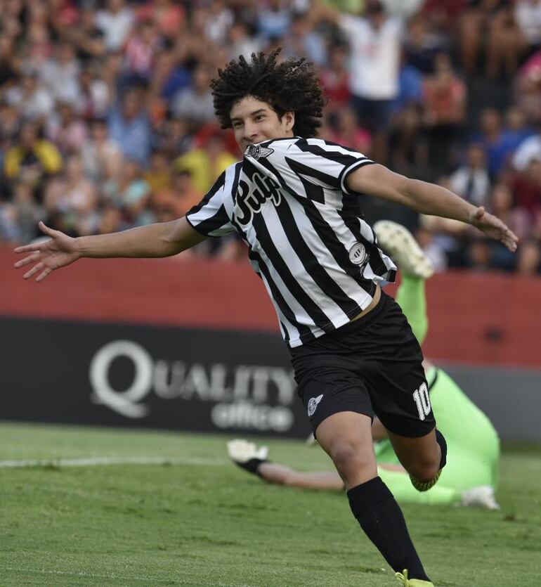 Iván Franco abrió el marcador.