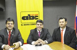 jose-caballero-centro-miguel-oro-izquierda-y-miguel-godoy-candidatos-a-dirigir-la-caja-bancaria--214238000000-1368801.jpg