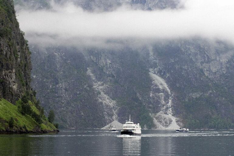 Un grupo de ferrys recorren los Fiordos en Noruega.