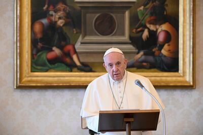Francisco aquí en conferencia de prensa. El papa celebra a diario  misas en solitario.