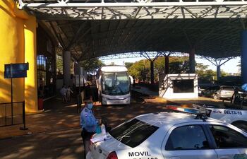 Los compatriotas fueron trasladados en dos buses a la capital del país.
