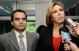 mirtha-maidana-y-alfredo-delgado-abogado-que-renuncio-a-seguir-representandola-en-su-proceso-penal--202556000000-464997.jpg