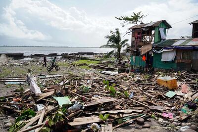 VIsta de los daños causados por el tifón Phanfone en Tacloban, en la provincia filipina de Leyte.