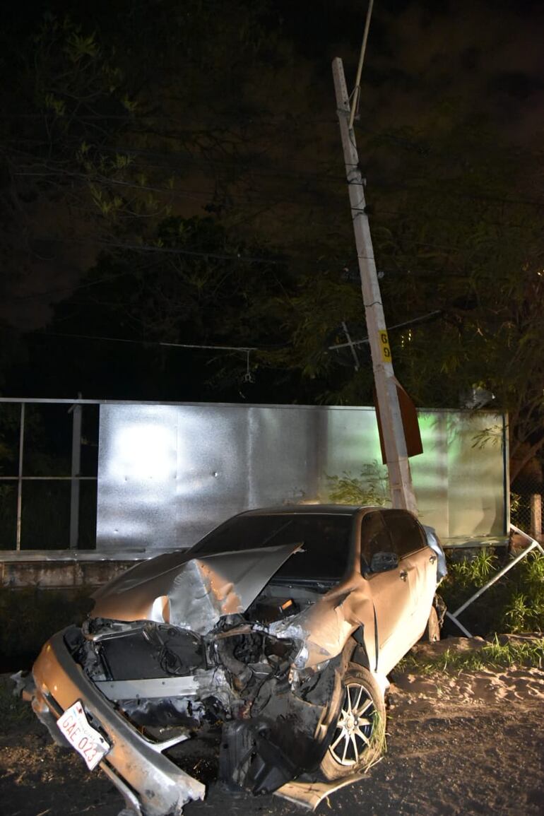 Aparatoso choque deja heridos leves sobre Aviadores