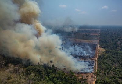 Una humareda en el municipio de Candeias do Jamari, cerca de Porto Velho.