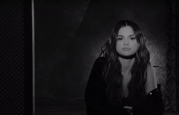 Selena Gómez en el vídeo de "Lose you to love me".