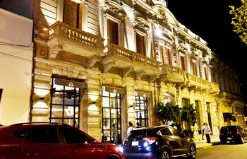 El hotel Palmaroga, donde está preso Ronaldinho, queda en pleno casco histórico de Asunción. Funciona desde el año pasado. Pertenece a un grupo español.