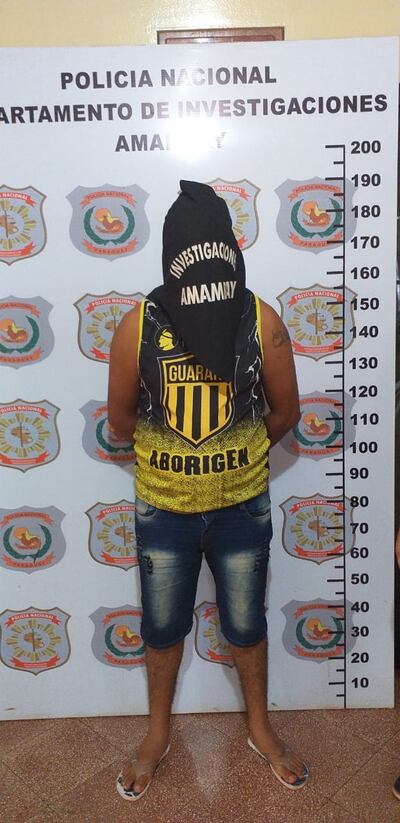 El hombre fue detenido en la vía pública.