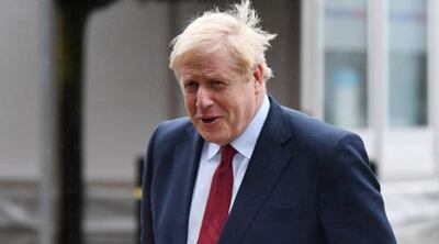 El primer ministro británico, Boris Johnson, abandona las entrevistas con los medios en la Conferencia del Partido Conservador en Manchester, Gran Bretaña, el 1 de octubre de 2019.