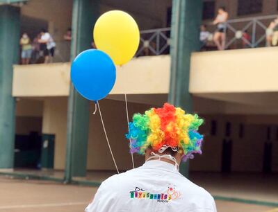 Buena onda, bailes y músicas para alegrar a los niños y niñas su estadía temporal para prevenirse y prevenir la pandemia.