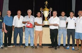 casa-espana-celebro-ayer-el-titulo-que-habia-alcanzado-recientemente-en-el-torneo-metropolitano-de-futbol-playa-organizado-por-la-asociacion-paraguay-04139000000-1429697.jpg