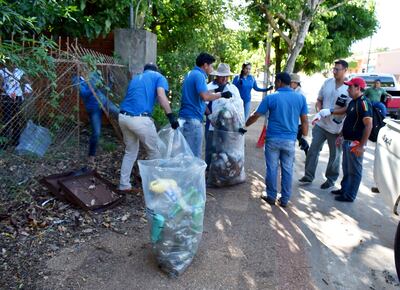 Funcionarios trabajan en las mingas realizadas en Ayolas. El barrio Mil Viviendas es donde se tienen más notificaciones.