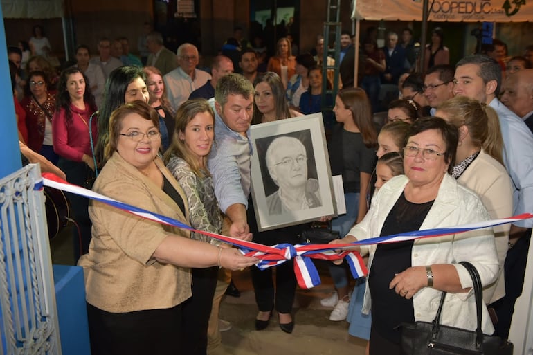 Inauguración de centro cultural Caio Scavone.