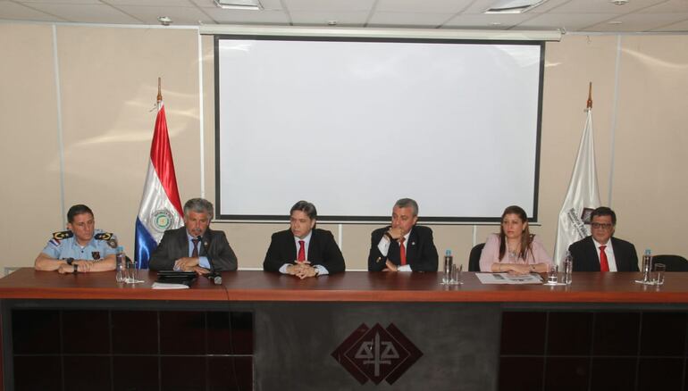 Conferencia de prensa por la Operación Dominio.
