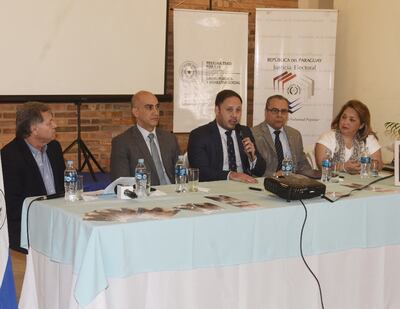 Walter Biedermann, Dr. Julio Mazzoleni, Nicolás Acha, Dr. Luis  Escoto y Carolina Molas, en  el lanzamiento de la campaña.
