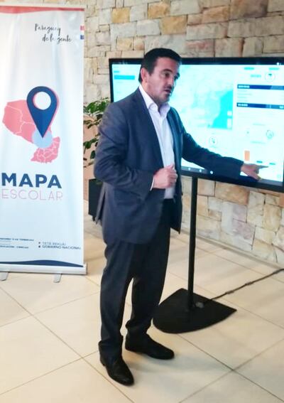 El ministro de Educación, Eduardo Petta, mostró ayer, en el BCP, cómo funciona el mapa escolar que contiene datos actualizados.