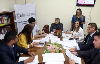 La Comisión de Legislación dio dictamen de rechazo para que datos de Informconf no sean vinculantes para empleo.