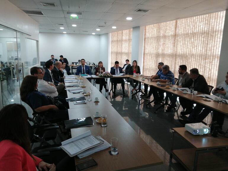 Dirigentes sindicales dieron su respaldo a la gestión de la ministra.