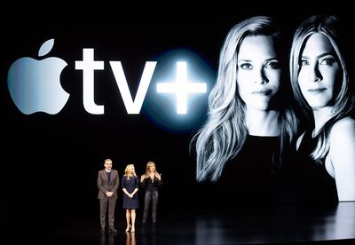 Los actores Steve Carell, Reese Witherspoon y Jennifer Aniston hablan en el lanzamiento de Apple tv+ en Cupertino, California.