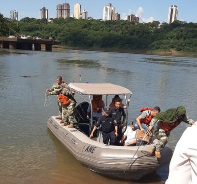 El cuerpo fue encontrado flotando en el río Paraná.