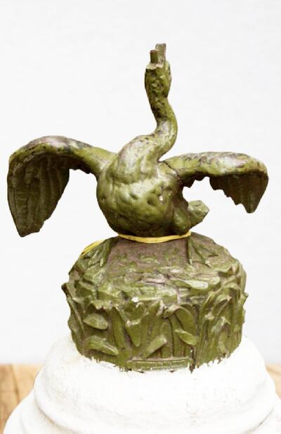 La obra es de hierro fundido, hecha en París a inicios del siglo XX.