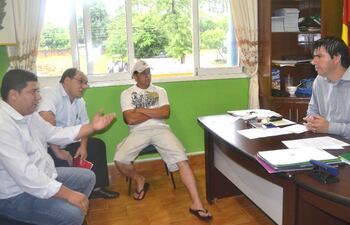 francisco-florentin-centro-en-dialogo-con-el-intendente-d--220718000000-1400643.jpg