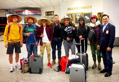 En el aeropuerto, los becados por Taiwán fueron recibidos por  familiares y gente de  la Embajada.