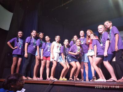 Alumnos del Centro Cultural Superarte de Minga Guazú, con sus premios en la competencia Río es danza.