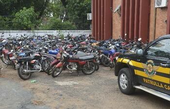 motos-abandonadas-en-el-cuartel-central-de-la-patrulla-caminera-de-san-lorenzo-este-problema-se-agravara--210310000000-1278652.jpg