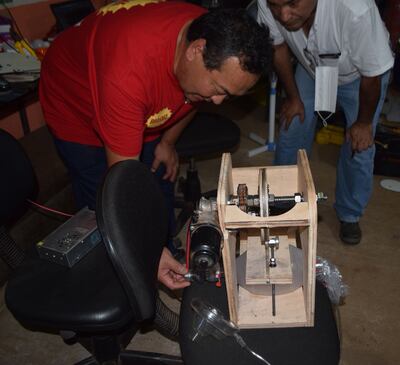 Según los impulsores del proyecto, se podrían producir entre 8 y 10 respiradores por día, a un costo de  G. 2 a 3 millones.