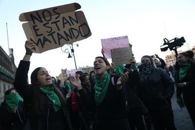 Colectivos y organizaciones feministas protestan este martes frente al Palacio Nacional por la muerte de Fátima, la niña de siete años cuyo cuerpo fue localizado el pasado fin de semana, en Ciudad de México (México).