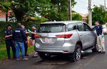 policias-rodean-la-camioneta-que-en-fue-ultimado-a-balazos-el-menor-de-cinco-anos-en-un-barrio-de-la-capital--193705000000-1644099.jpg