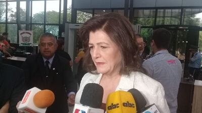 Blanca Ovelar evitó involucrar mucha opinión en el asunto de Eduardo Petta, pero sí dejó en claro que "hay que ser justos y transparentes".