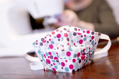 Las mascarillas hechas en casa deben ser lavadas con frecuencia a 60 grados.