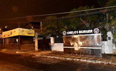 El local asaltado Chelo’s Burger funciona al lado de la heladería Chelo, en Lambaré.