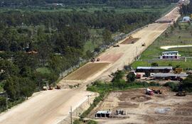 las-toneladas-de-tierra-sacadas-del-aeropuerto-usaron-para-el-terraplen-de-la-autopista-u-guasu--220503000000-544482.jpg
