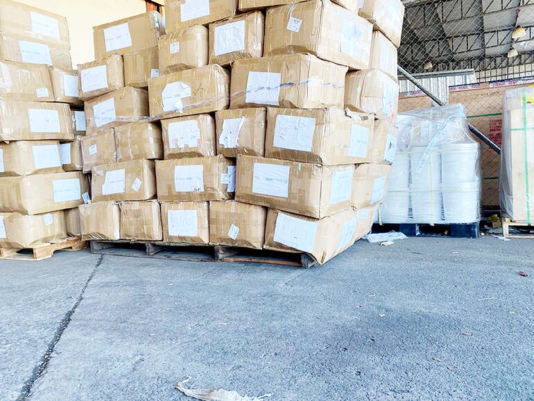 Los insumos que llegaron a principios de la semana seguían sin ser liberados ayer.